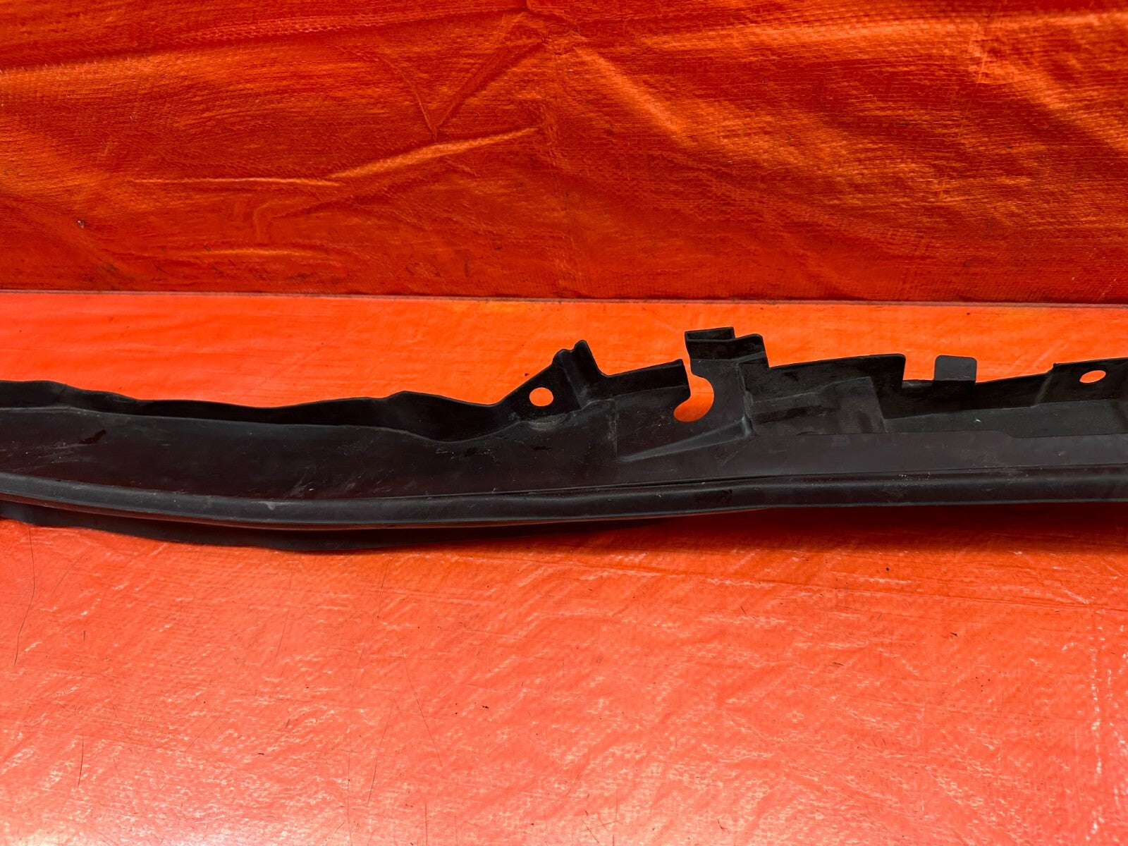 07 13 INFINITI G35 G37 SEDAN   RUBBER FENDER TRIM HOOD SEAL   LEFT   OEM #2382