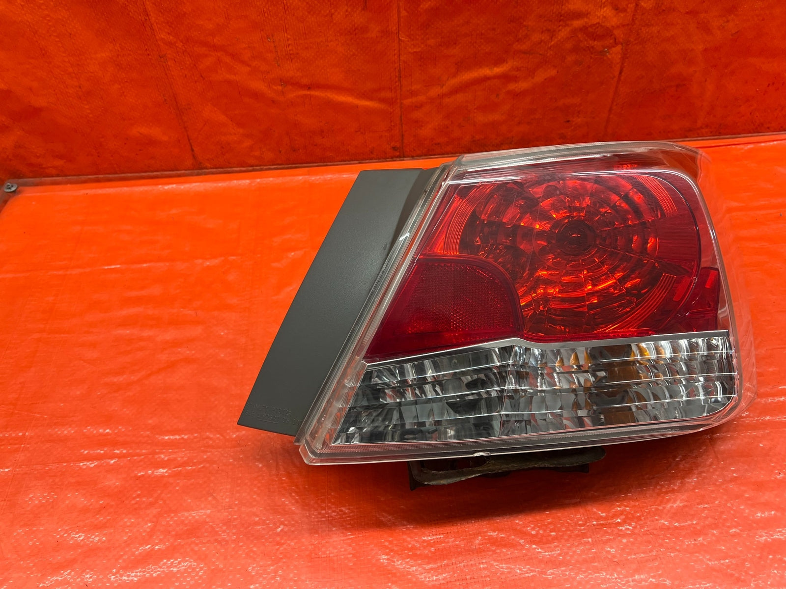 08 12 HONDA ACCORD SEDAN   PASSENGER RIGHT OUTER   TAIL LIGHT LAMP   OEM #1744