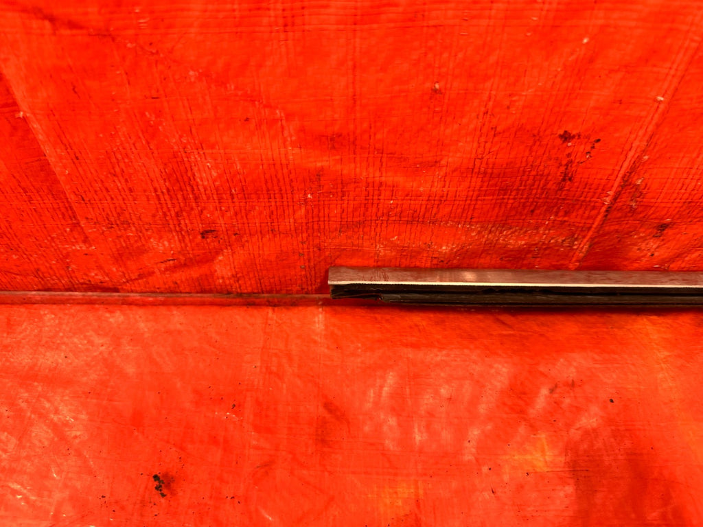 97 01 HONDA CR V CRV   DRIVER LEFT REAR EXTERIOR WINDOW GLASS TRIM   OEM 3016