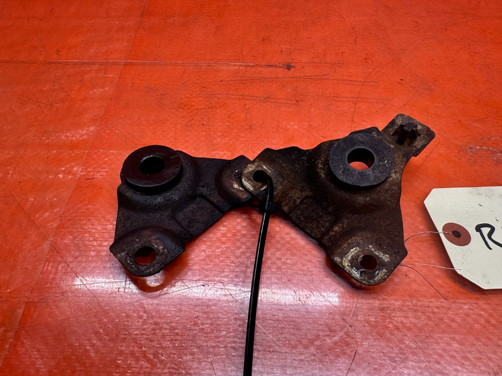 97 01 HONDA PRELUDE 2.2L FRONT UPPER RADIATOR MOUNT STAY BRACKETS L R OEM #3354