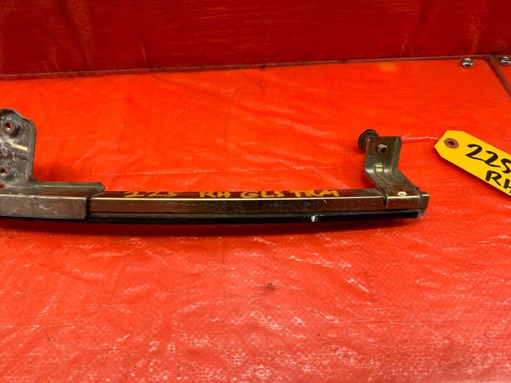 00 09 HONDA S2000   PASSENGER RIGHT   DOOR WINDOW GLASS PLACEMENT HOLDER OEM 2253