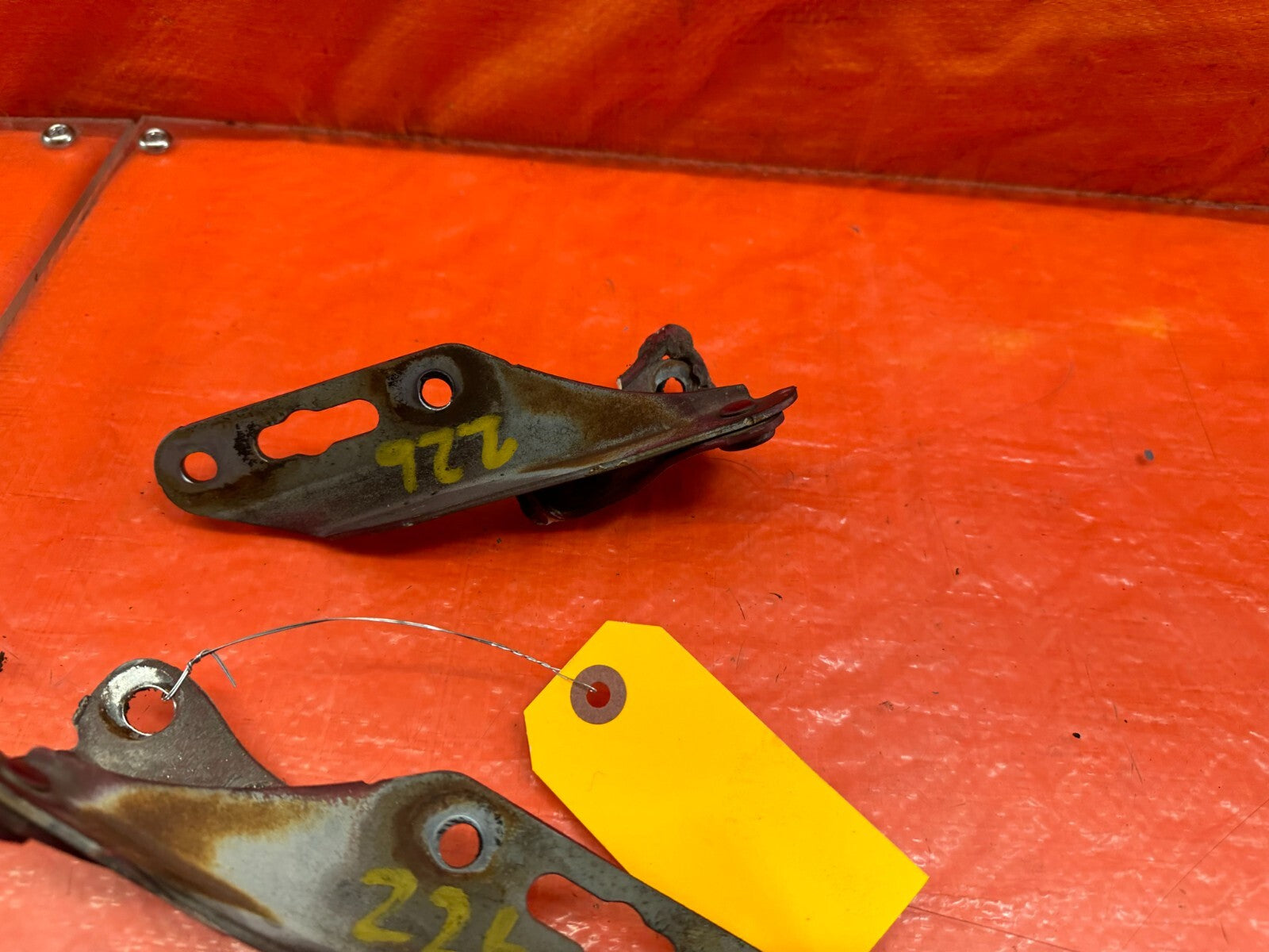 94 01 ACURA INTEGRA   HOOD HINGE SET   LEFT AND RIGHT HINGES   OEM #2263