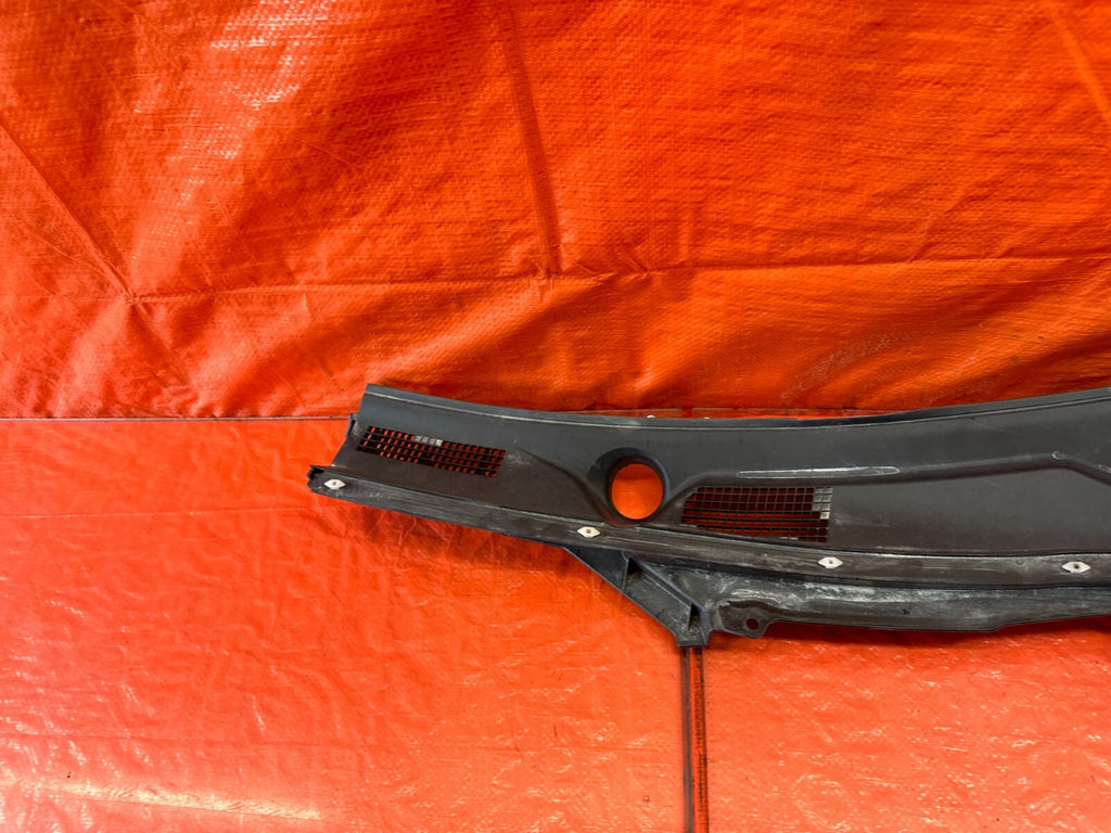 14 20 INFINITI Q50 Q60   WINDSHIELD WIPER COWL TRIM PLASTIC   OEM LEFT SIDE #2425