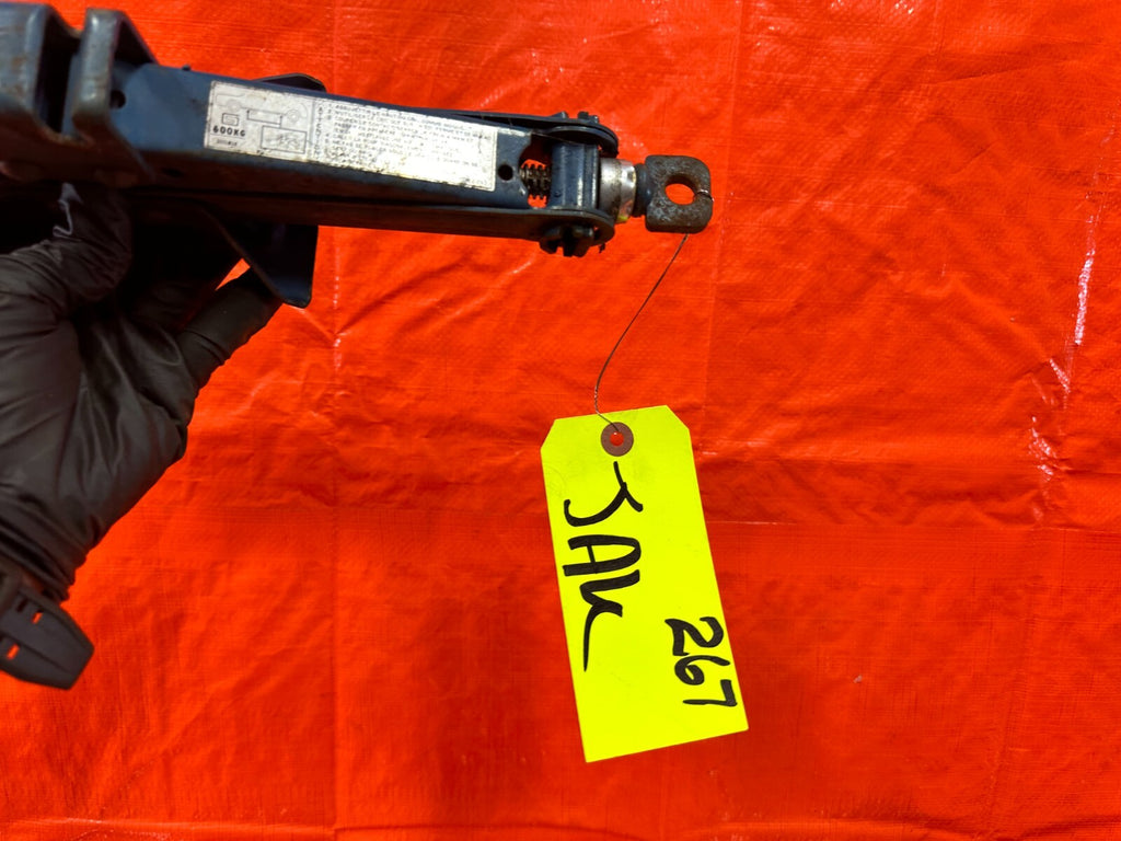 90 97 MAZDA MX 5 MIATA   SCISSOR JACK   BLUE IN COLOR   OEM FACTORY #2674