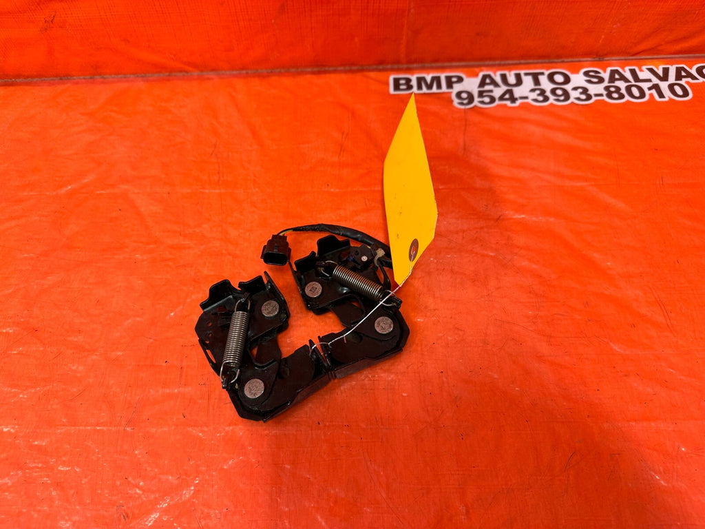 16 20 INFINITI Q50 & Q60   3.0L   LEFT & RIGHT HOOD LATCH SET   HOOD LATCHES LH7
