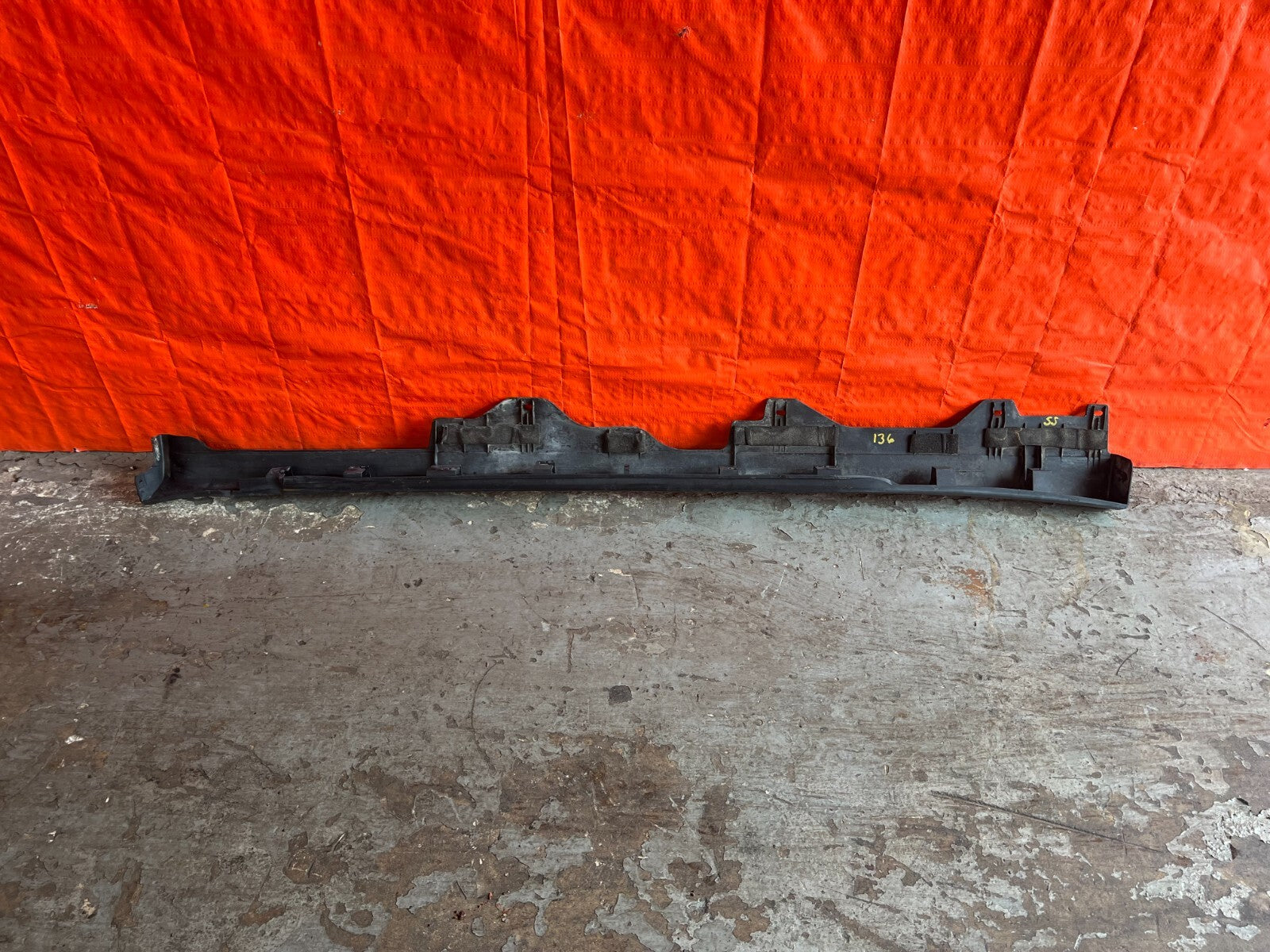 97 01 HONDA PRELUDE BASE   SIDE SKIRT ROCKER MOLDING TRIM   LEFT SIDE   OEM #13610