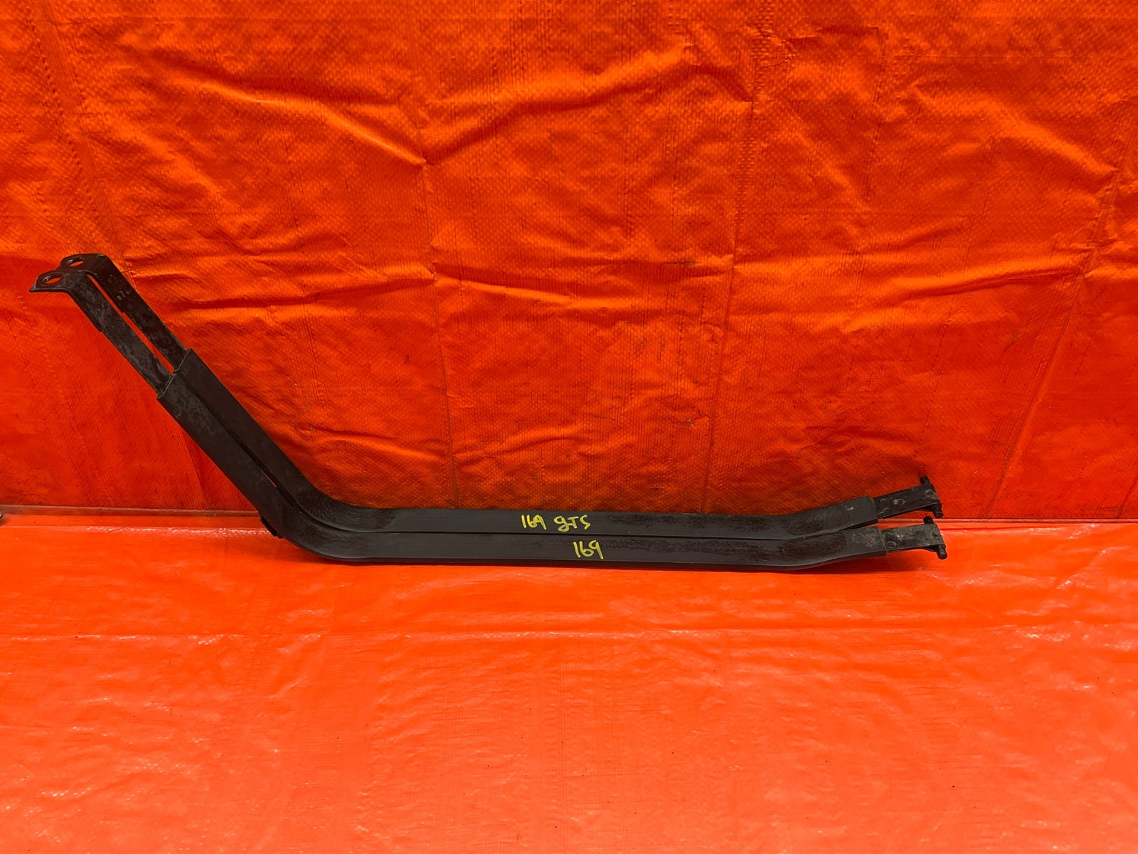 08 15 INFINITI G37 COUPE GAS GASOLINE FUEL TANK MOUNTING STRAPS BAND SET OEM 1698