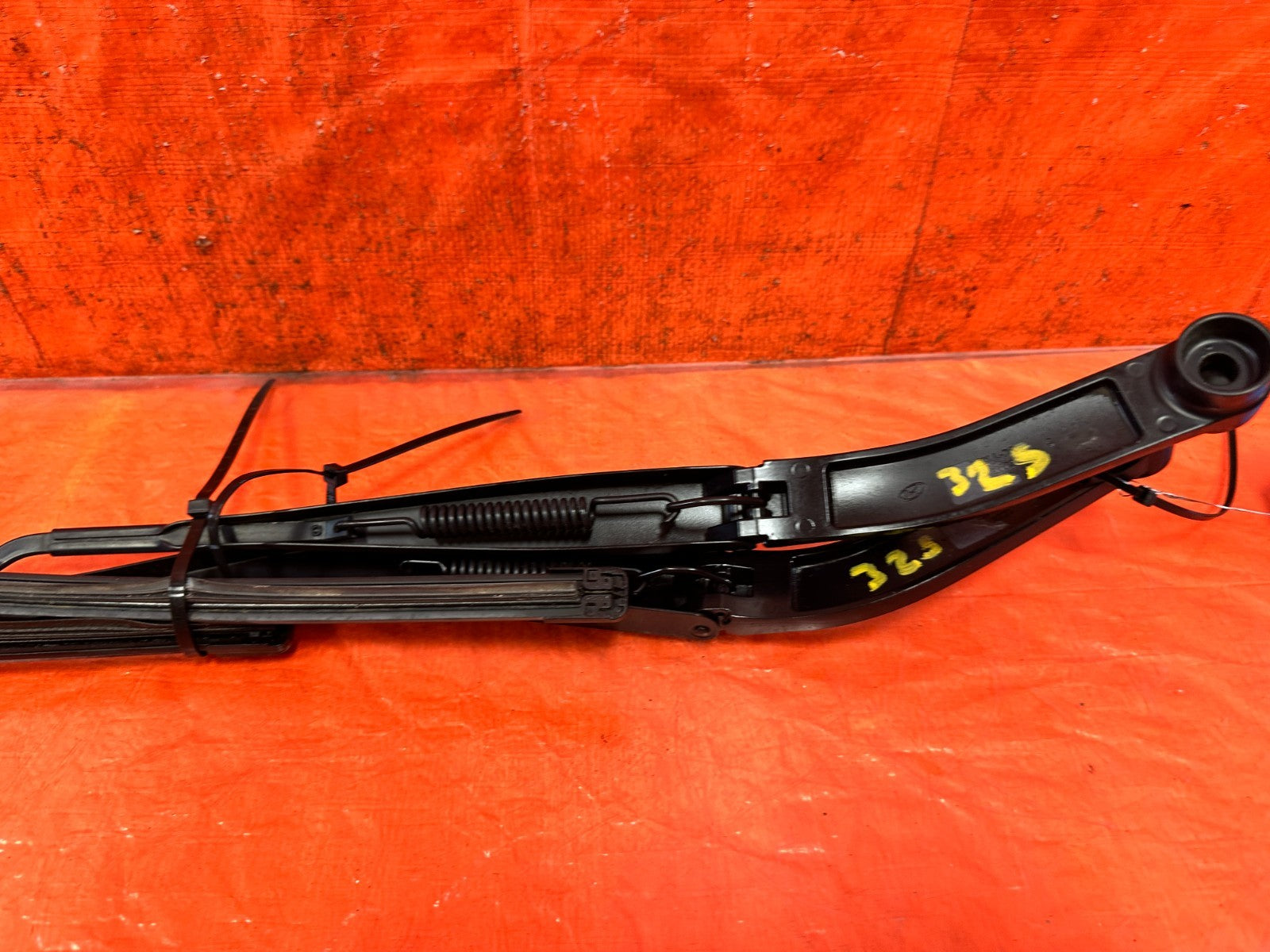 13 16 HYUNDAI GENESIS COUPE   LEFT & RIGHT WINDSHIELD WIPER ARMS   OEM 3256