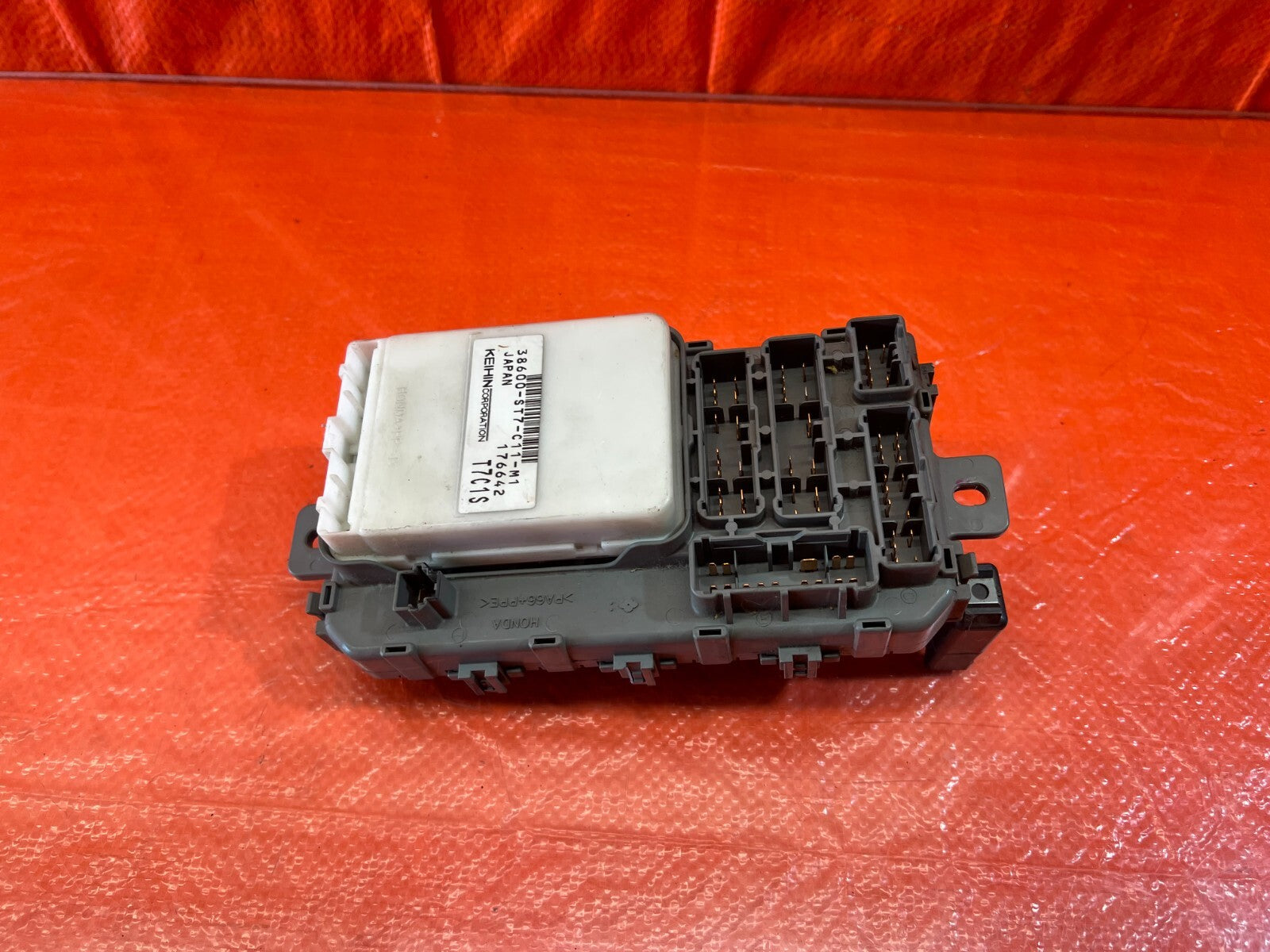 98 01 ACURA INTEGRA   INTERIOR CABIN FUSE JUNCTION BOX PANEL   OEM #1667