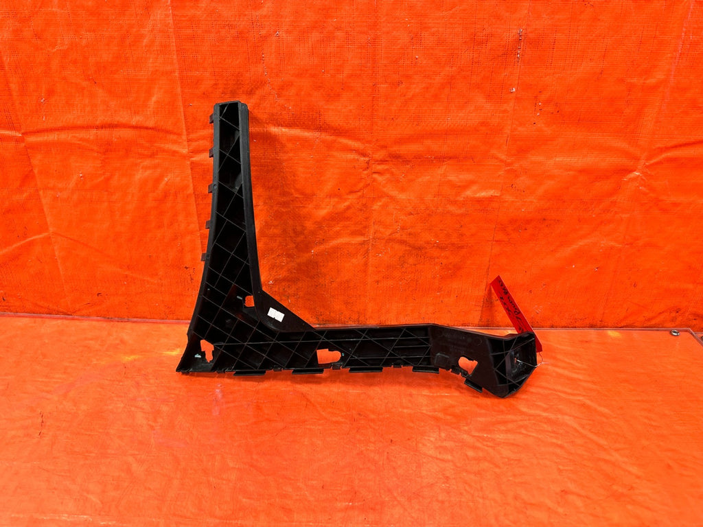 10 16 HYUNDAI GENESIS COUPE   RIGHT REAR BUMPER BRACKET RETAINER CLIP OEM #3024