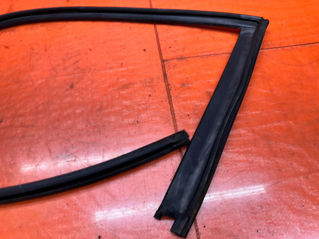 97 01 HONDA PRELUDE 2.2L DRIVER LEFT DOOR WINDOW UPPER WEATHER STRIP OEM #3367