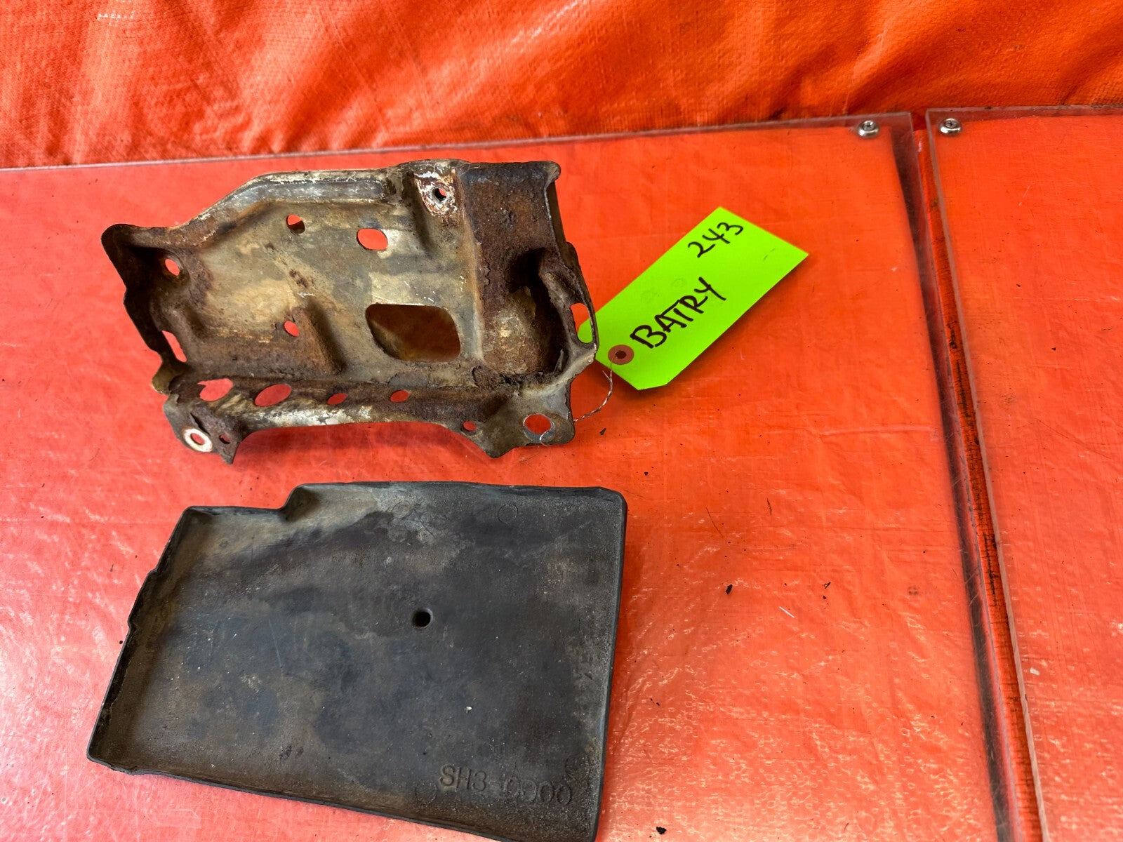 88 91 HONDA CRX   BATTERY TRAY MOUNTING BRACKET W/ PLASTIC TRIM    OEM #2436
