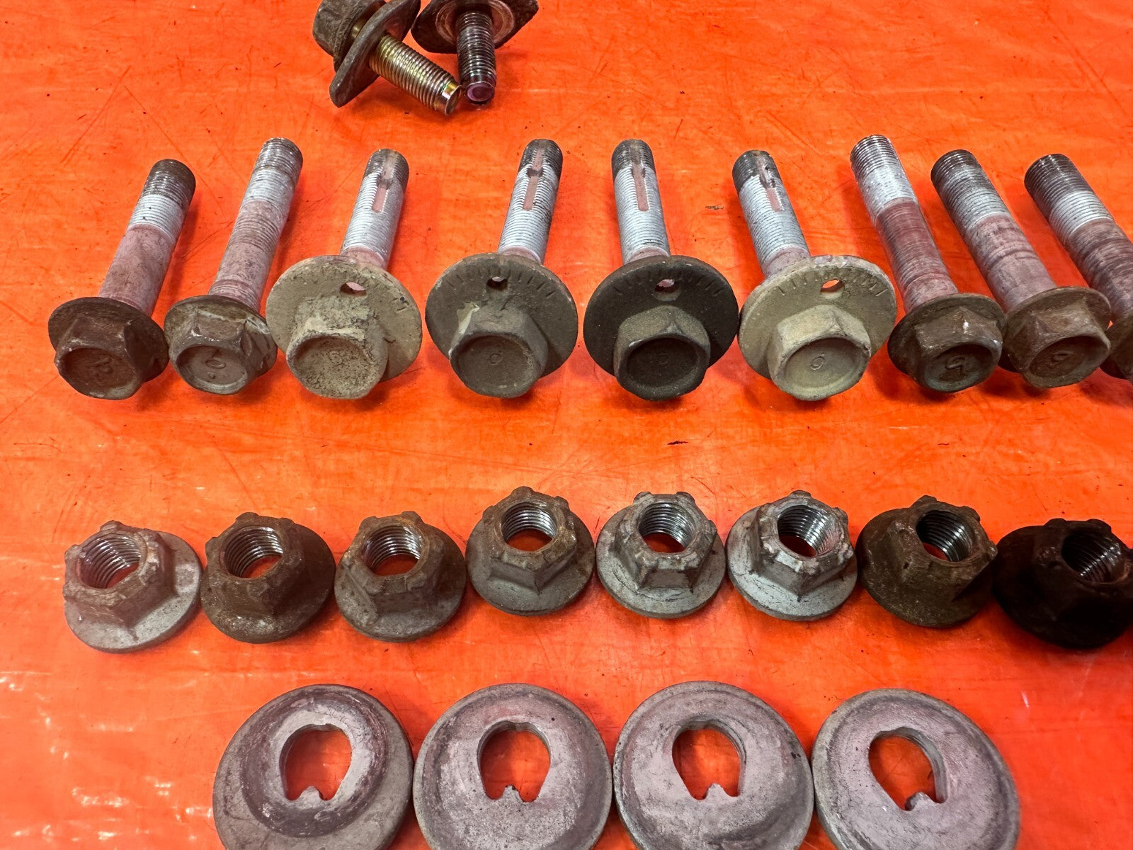 03 07 INFINITI G35 COUPE   REAR TRAILING ARM SPINDLE CAMBER CASTER BOLTS OEM 2984