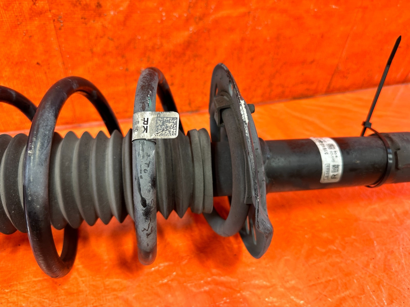 18 22 HONDA ACCORD 1.5L PASSENGER RIGHT FRONT SHOCK AND SPRING ABSORBER OEM 3247
