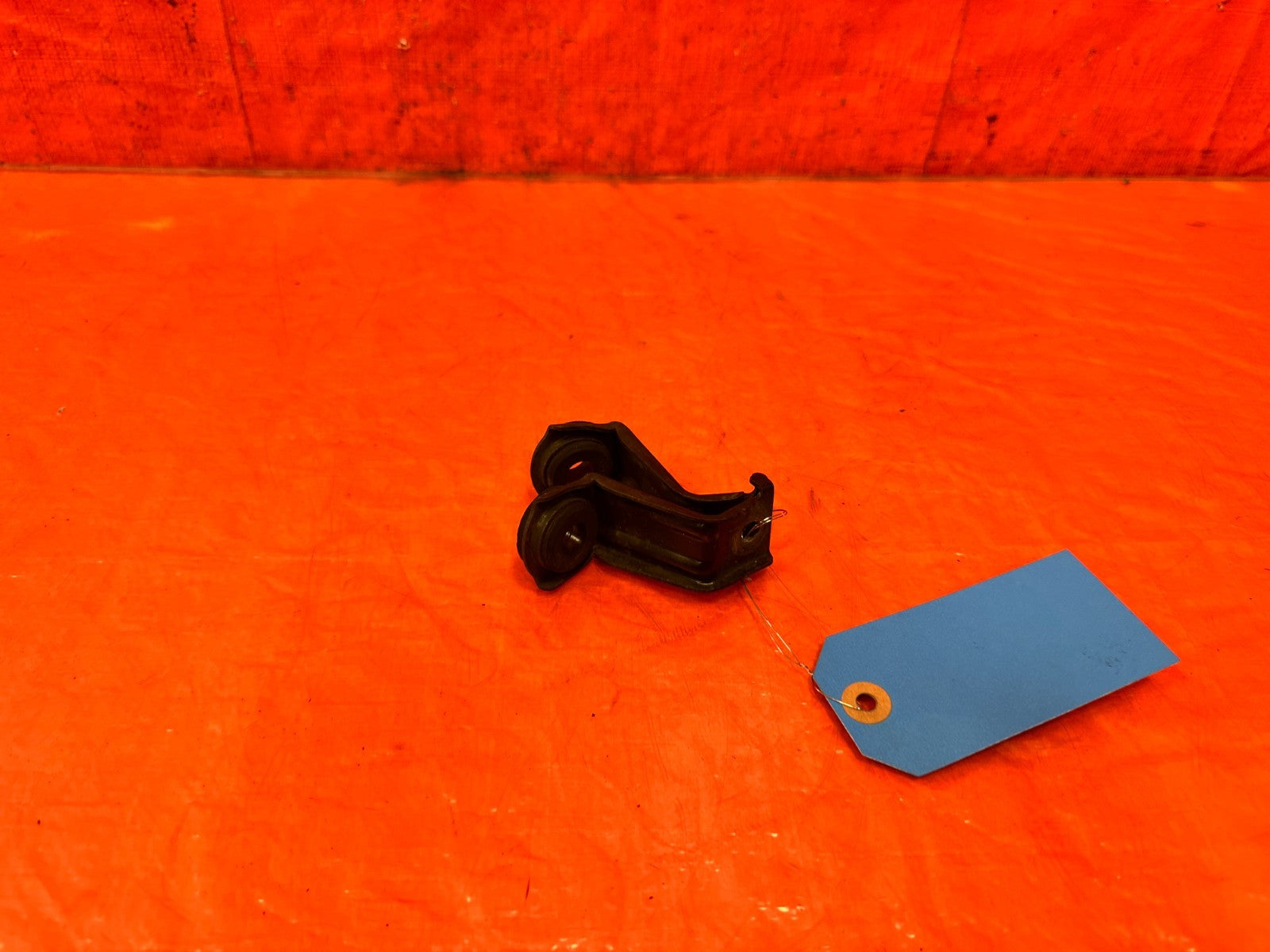 02 05 HONDA CIVIC SI EP3   RADIATOR BRACKET SET LEFT OR RIGHT   OEM 3061