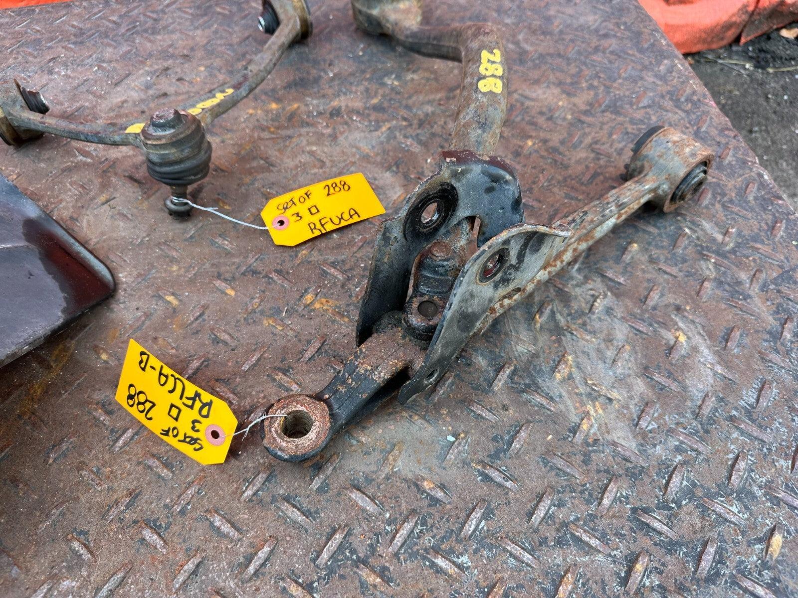 02 10 LEXUS SC430 PASSENGER RIGHT FRONT SPINDLE KNUCKLE HUB W/ ALL ARMS OEM #28810