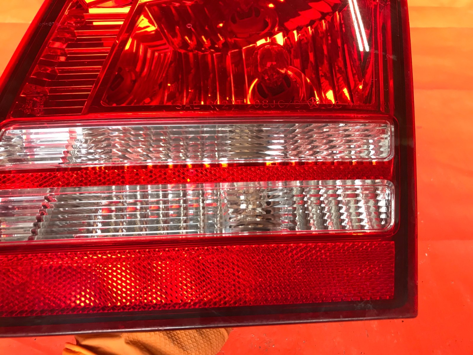 OEM 2009 2010 2011 DODGE JOURNEY PASSENGER RIGHT INNER DECK LIDE TAIL LIGHT LAMP2