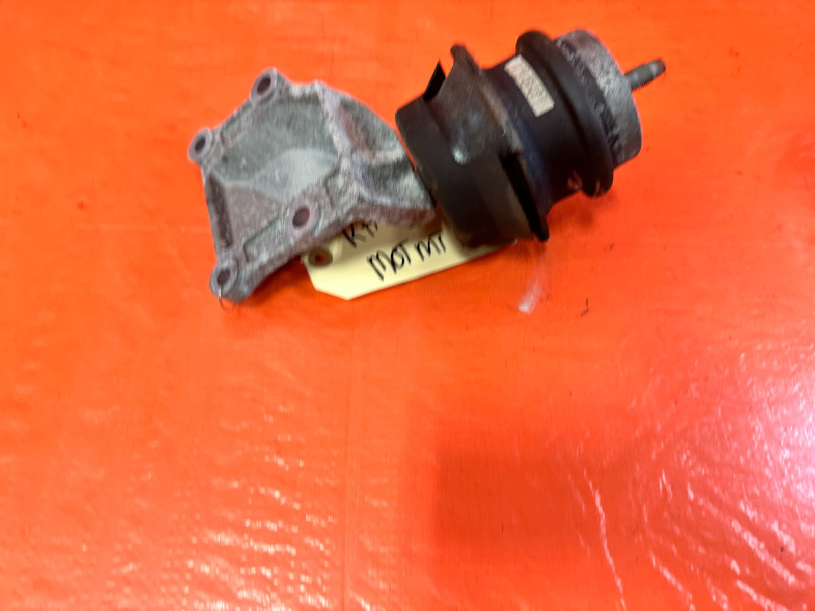 08 15 INFINITI G37 Q60   VQ37 RIGHT ALUMINUM ENGINE BRACKET RWD   OEM #3298