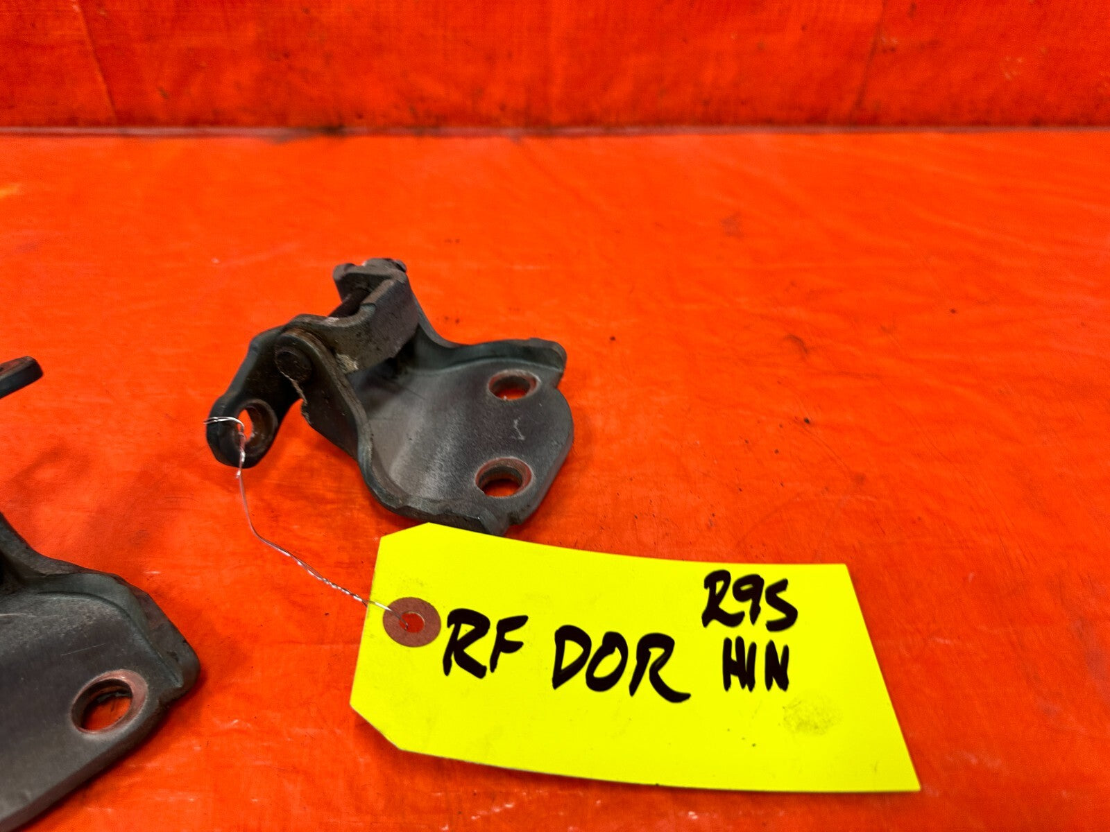 93 97 HONDA DEL SOL   PASSENGER RIGHT FRONT DOOR HINGE SET UPPER LOWER   OEM 2953