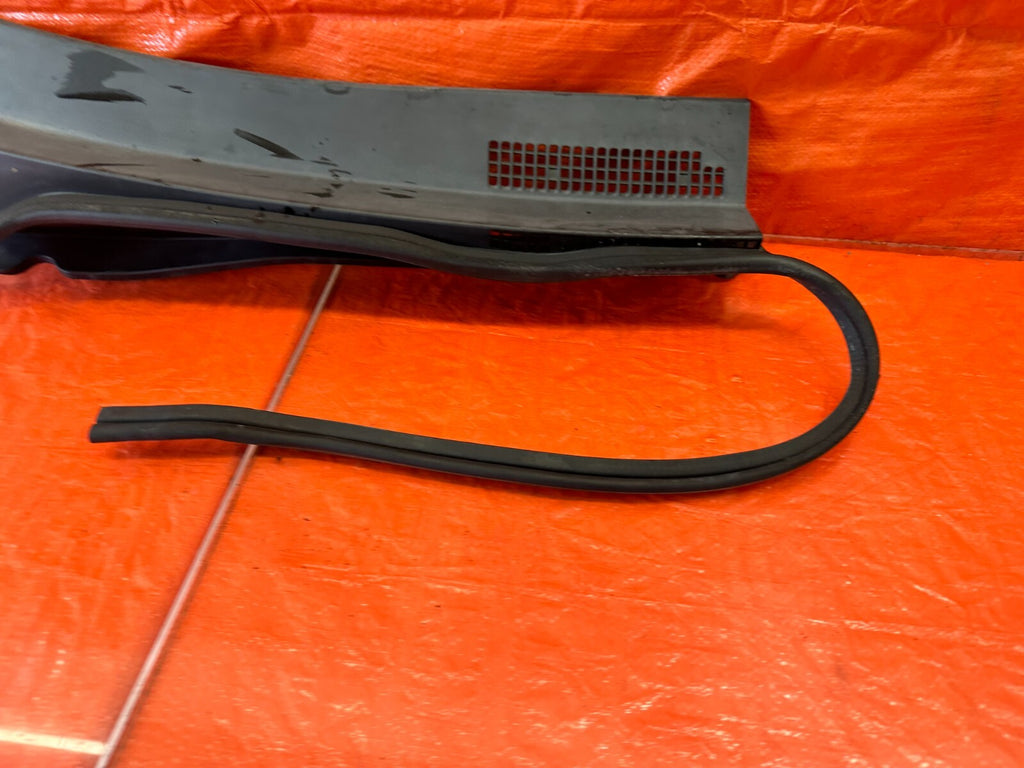 02 05 HONDA CIVIC SI EP3 HATCH   WIPER COWL TRIM   PASSENGER RIGHT SIDE OEM #2165