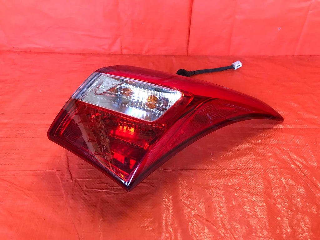 OEM 2014 2015 16 HYUNDAI ELANTRA GT HATCHBACK PASSENGER RIGHT OUTER TAIL LIGHT0