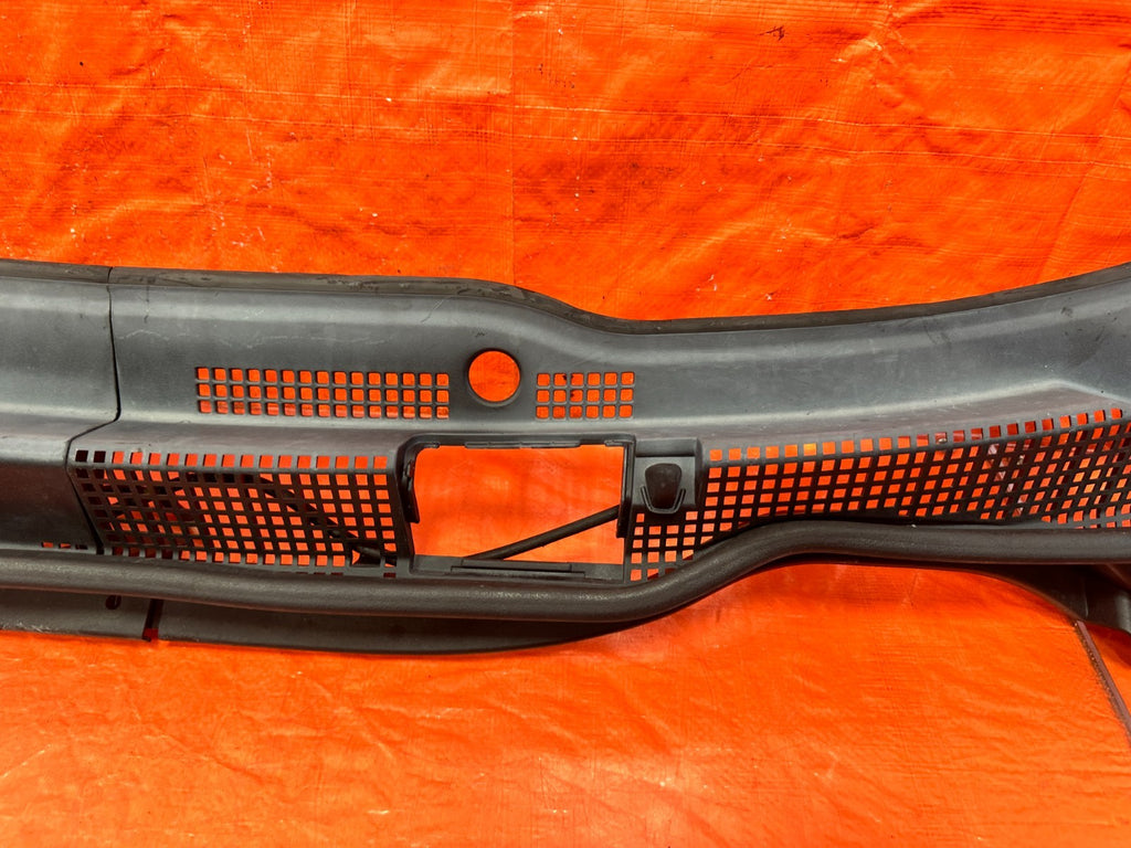 04 05 ACURA TSX   WINDSHIELD WIPER COWL TRIM PLASTIC   OEM FACTORY #3042
