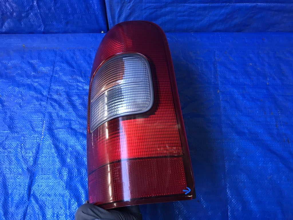 OEM 2000 2001 2002 2003 CHEVROLET SILHOUETTE PASSENGER RIGHT TAIL LIGHT4