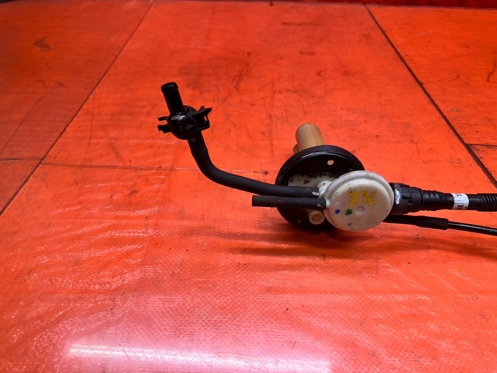 97 01 HONDA PRELUDE 2.2L FUEL GAS TANK EVAP VAPOR VENT TWO WAY VALVE OEM #3364