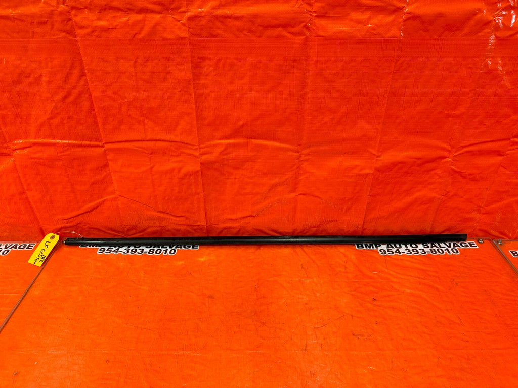 15 21 SUBARU WRX & STI DRIVER LEFT EXTERIOR GLASS TRIM DRIP RETAINER OEM 1820