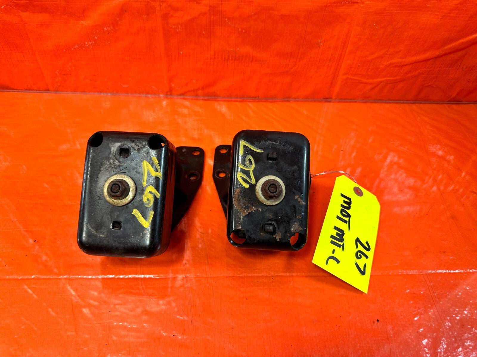 90 97 MAZDA MX 5 MIATA   MANUAL MOTOR MOUNT SET LEFT RIGHT FRONT   OEM #2670