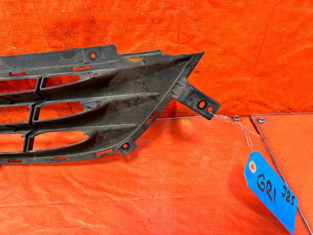 16 HYUNDAI GENESIS COUPE LOWER FRONT BUMPER GRILLE INSERT TRIM PLASTIC OEM 3256