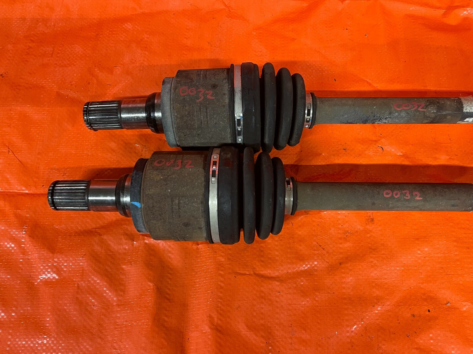 10 12 HYUNDAI GENESIS   2D COUPE   AUTOMATIC   AXLE SET AXLES LEFT RIGHT AUTO AT3