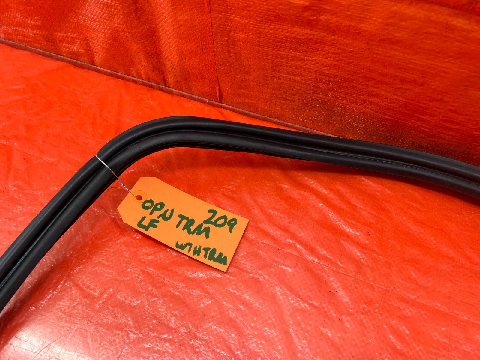 04 08 ACURA TSX   LEFT REAR   DOOR TO CHASSIS WEATHER STRIP OPEN TRIM OEM #2056
