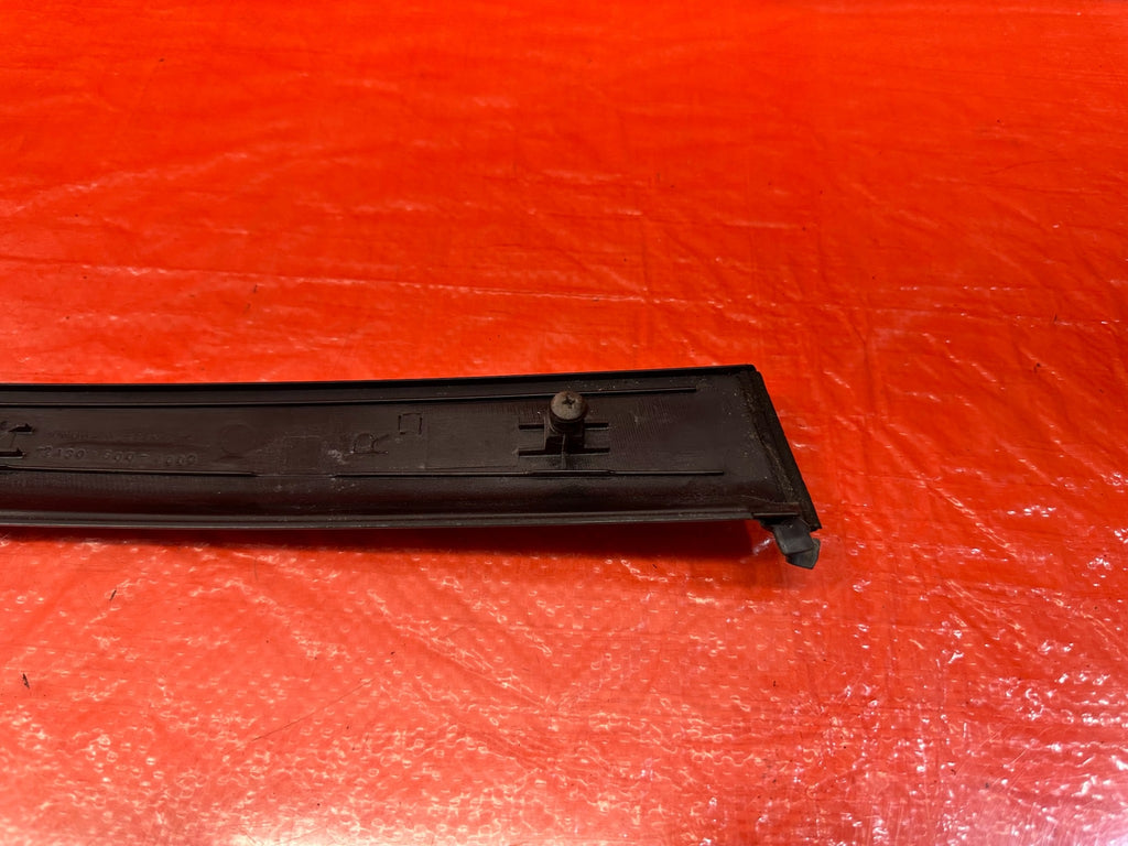 96 00 HONDA CIVIC COUPE & HATCH PASSENGER RIGHT DOOR SASH TRIM MOLDING STRIP 18110