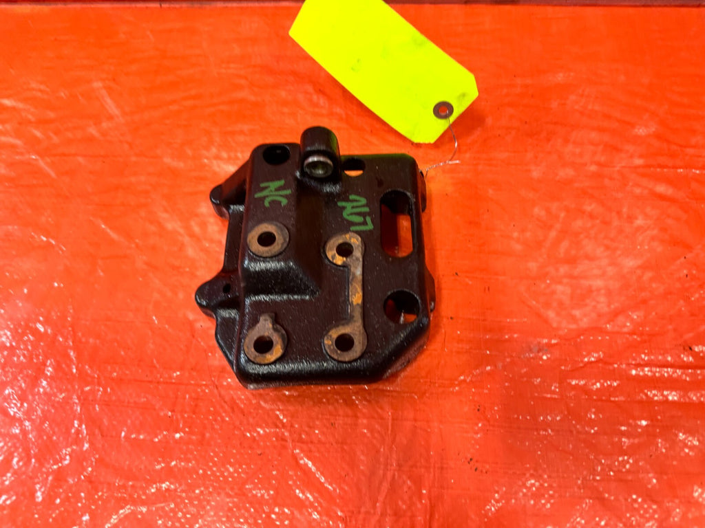 90 93 MAZDA MX 5 MIATA   AIR CONDITIONING AC COMPRESSOR PUMP BRACKET   OEM #2677