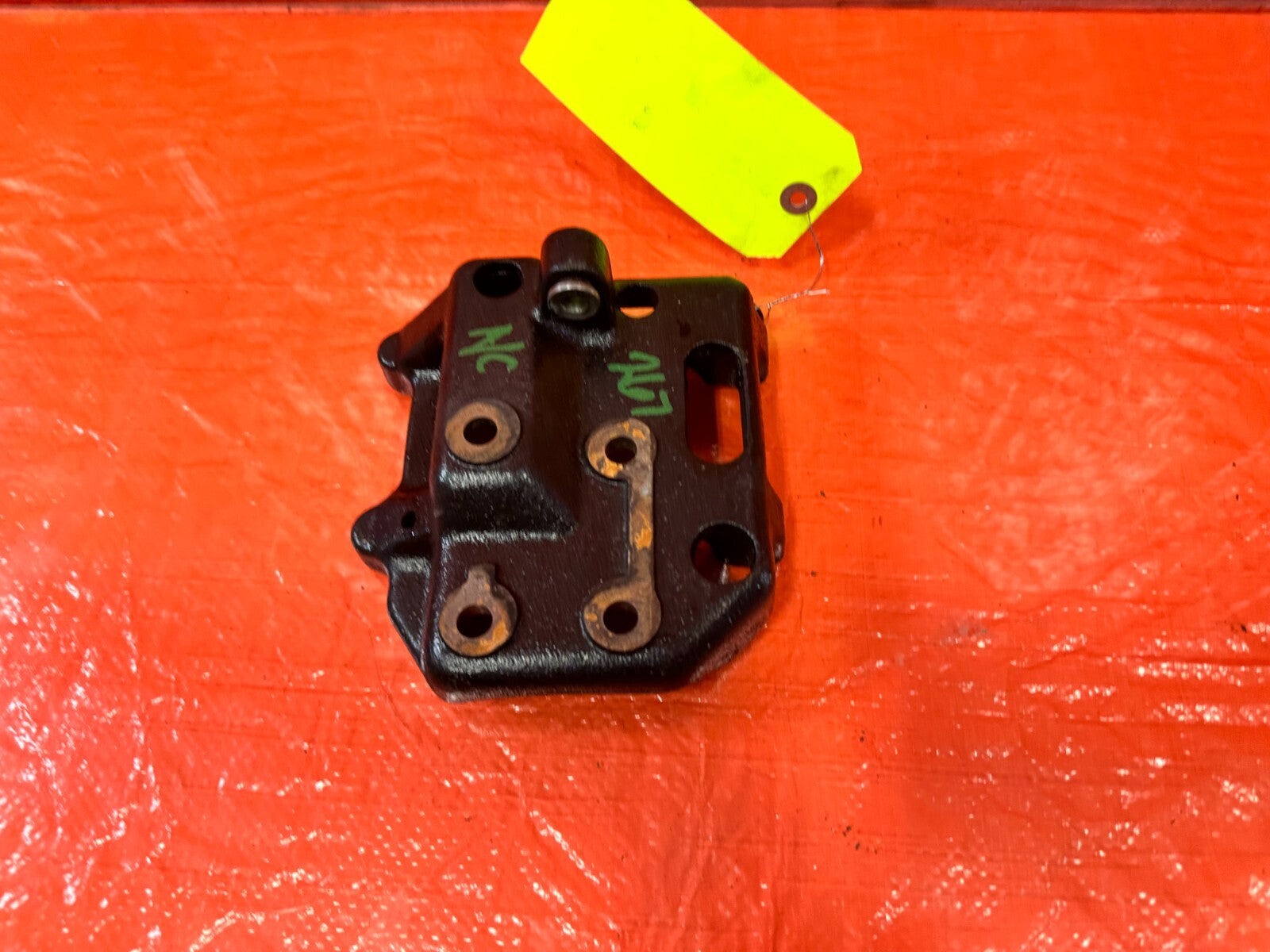 90 93 MAZDA MX 5 MIATA   AIR CONDITIONING AC COMPRESSOR PUMP BRACKET   OEM #2677