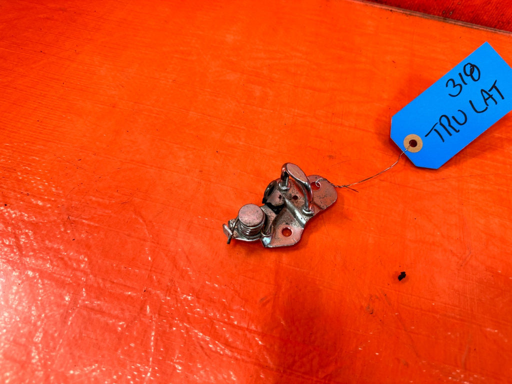 13 16 HYUNDAI GENESIS COUPE   TAIL GATE TRUNK LATCH STRIKER   OEM 3181