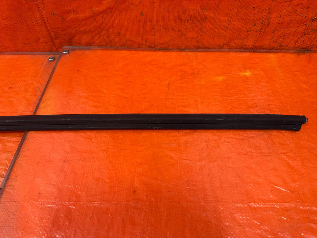 08 15 INFINITI G37 COUPE PASSENGER RIGHT EXTERIOR WINDOW GLASS TRIM OEM 3282