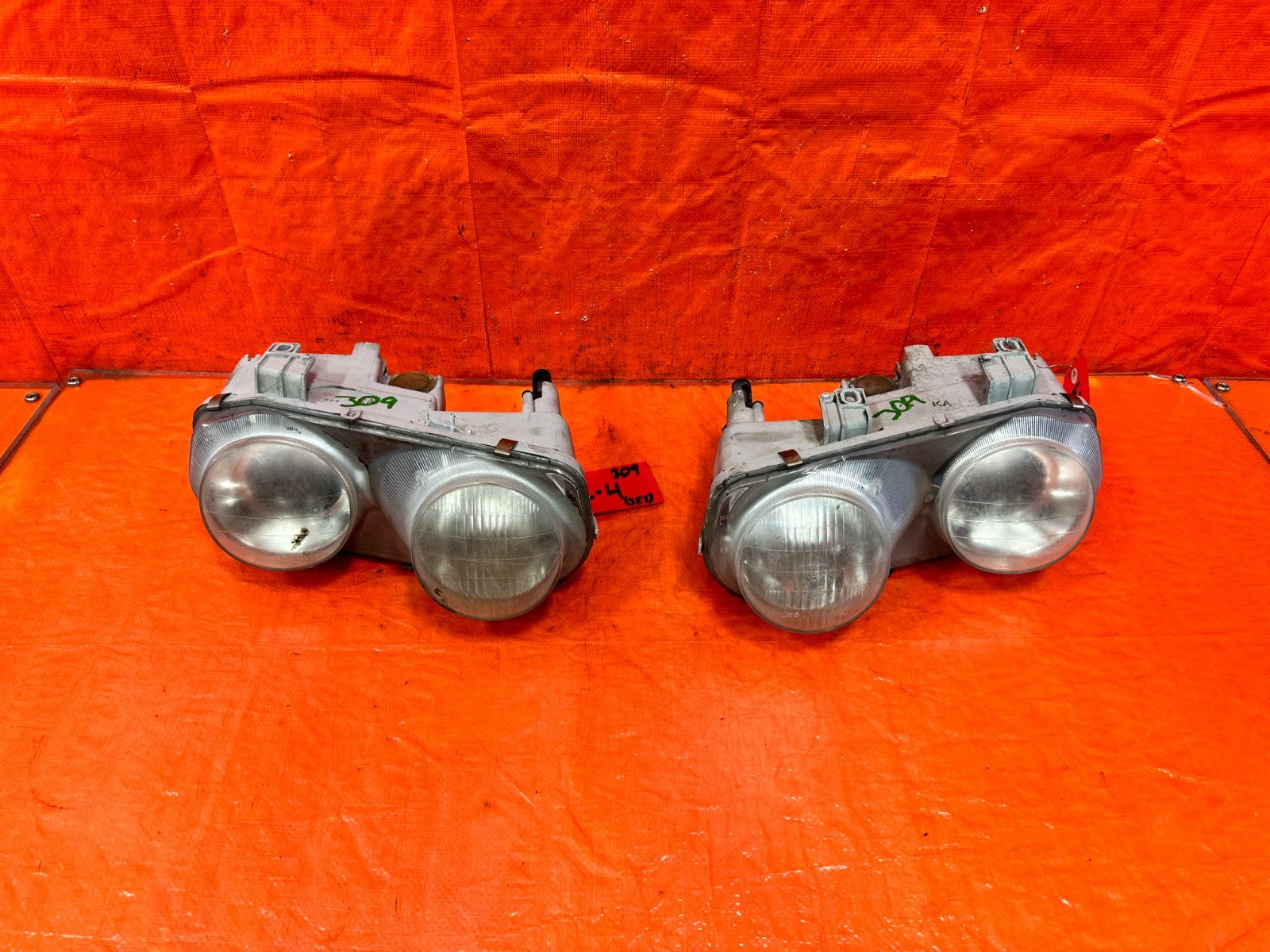 94 97 ACURA INTEGRA HEADLIGHTS HEADLAMPS   LEFT AND RIGHT HEADLIGHT SET OEM 3090