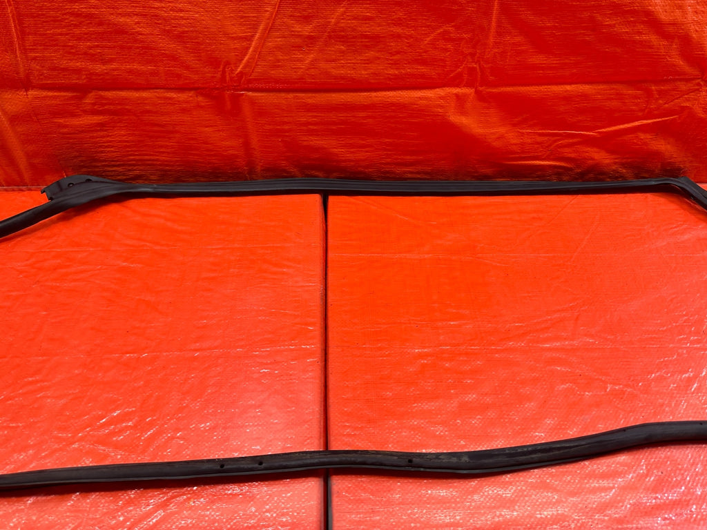 04 08 ACURA TSX   DRIVER LEFT REAR DOOR WEATHER STRIP TRIM SEAL GASKET OEM 20510