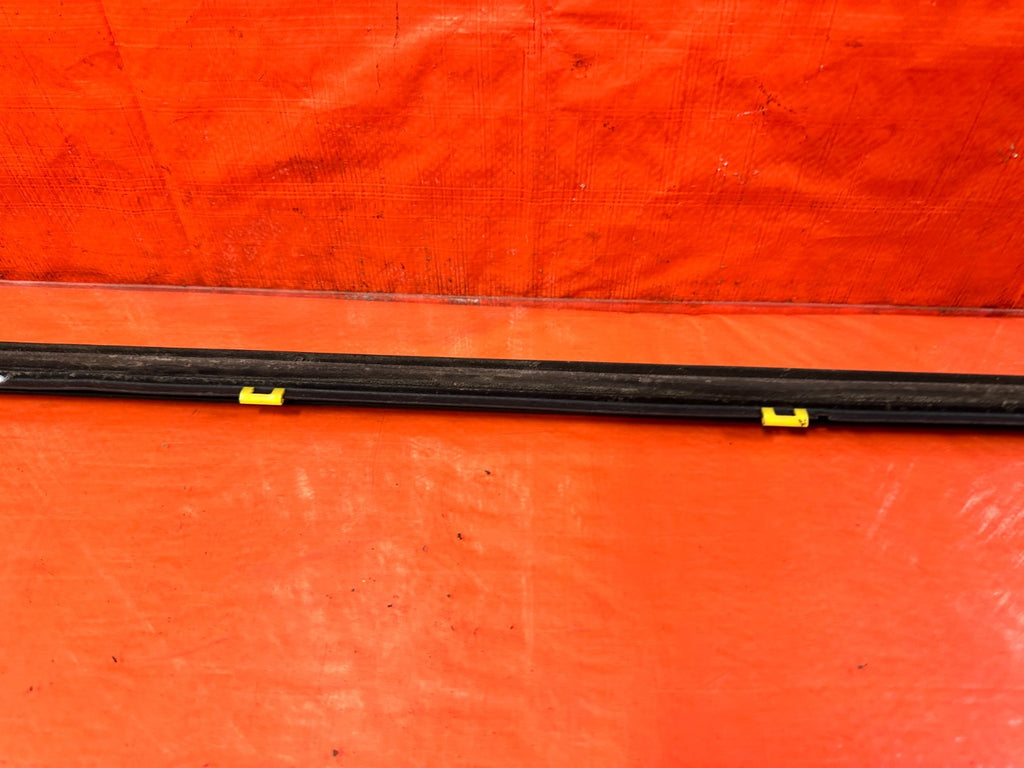 10 16 HYUNDAI GENESIS COUPE   DRIVER LEFT EXTERIOR WINDOW GLASS TRIM   OEM 2998