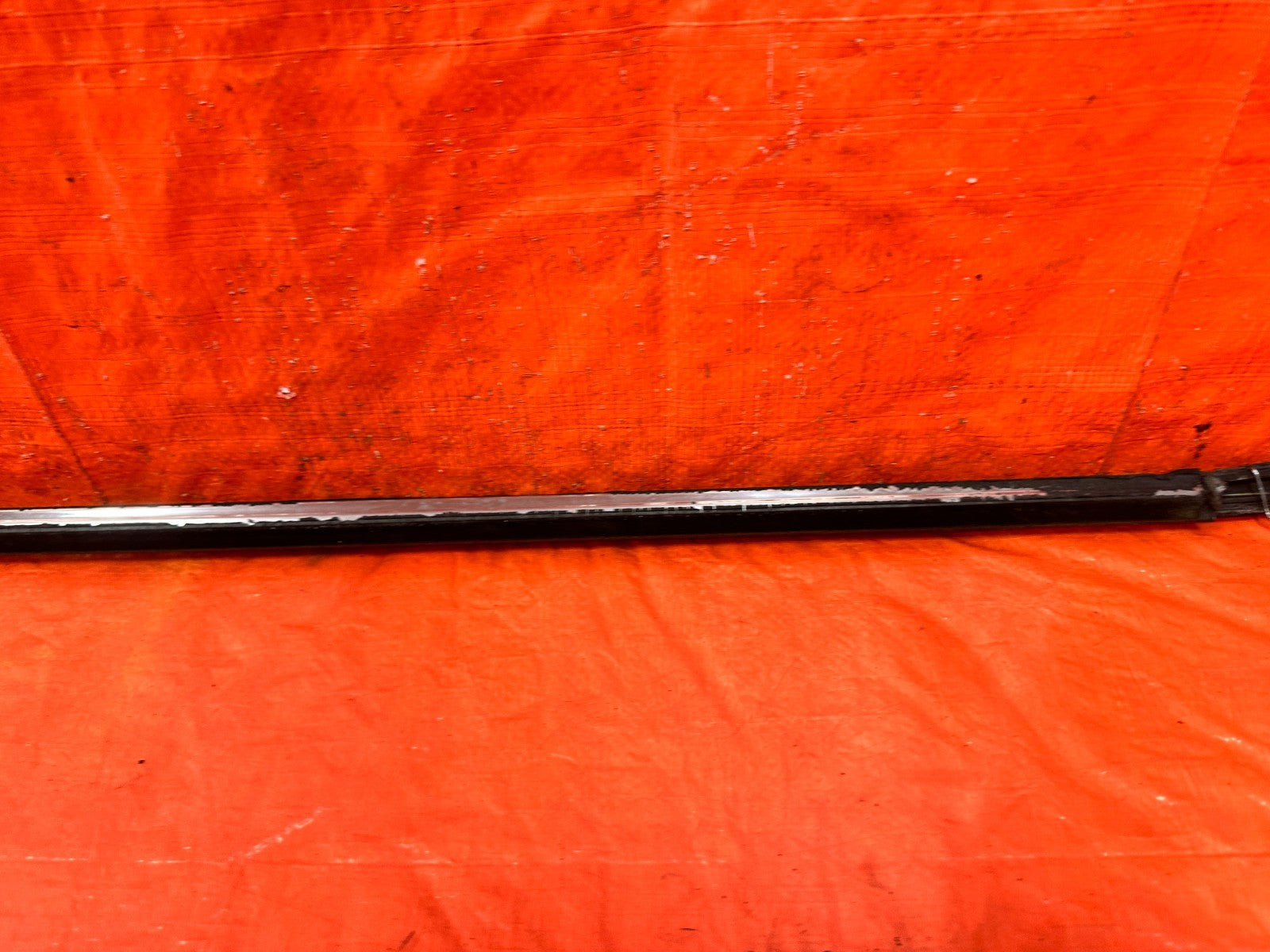 06 11 CIVIC 4D SEDAN   DRIVER LEFT FRONT GLASS TRIM DRIP RETAINER   OEM 3077