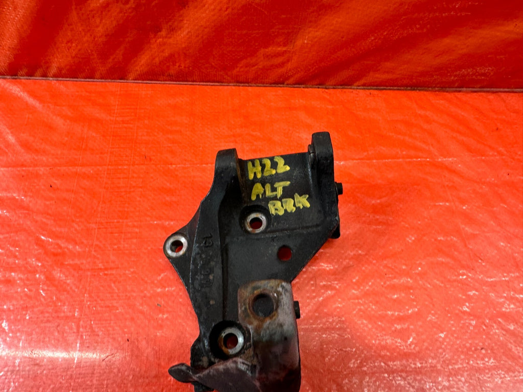 93 01 HONDA PRELUDE   H22 ENGINE MODELS ONLY   ALTERNATOR BRACKET   OEM #H225