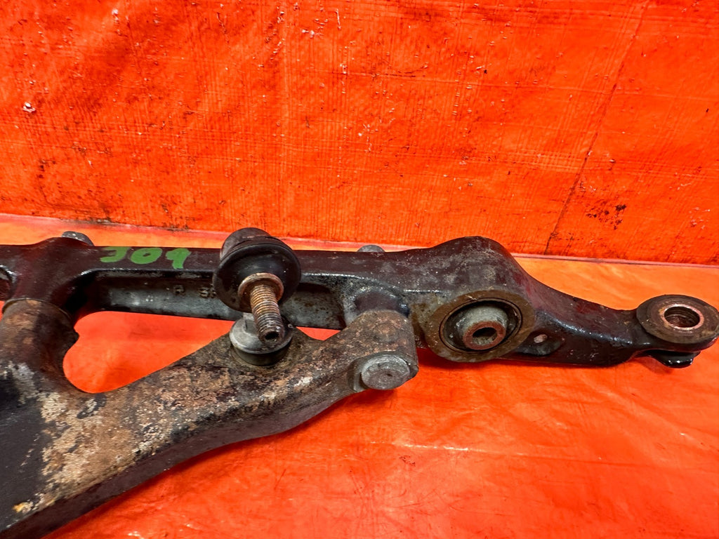 94 01 ACURA INTEGRA DRIVER LEFT FRONT SPINDLE KNUCKLE HUB & LOWER CONTROL ARM 0913