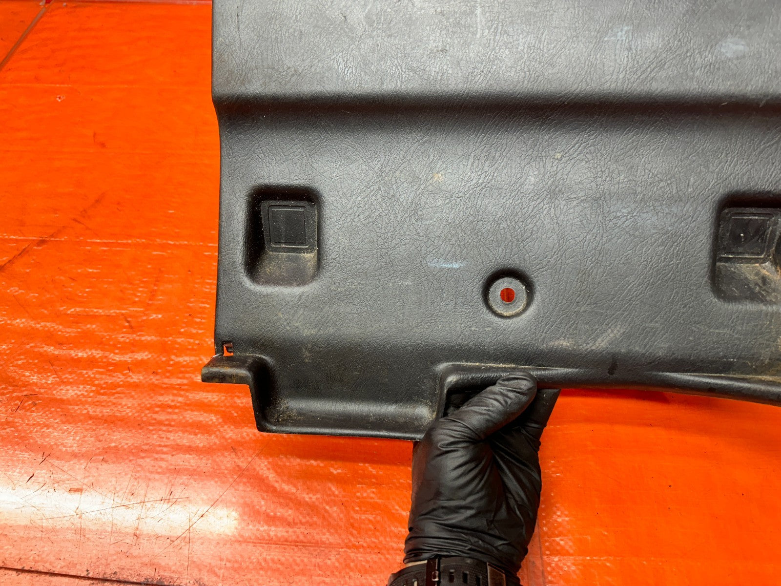 97 01 HONDA PRELUDE 2.2L REAR TRUNK LATCH STRIKER COVER TRIM PLASTIC OEM #3364