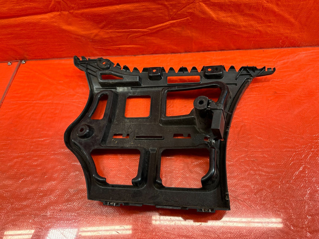 2007 07 BM3 335i   SEDAN   DRIVER LEFT REAR BUMPER RETAINER CLIP BRACKET OEM OE10