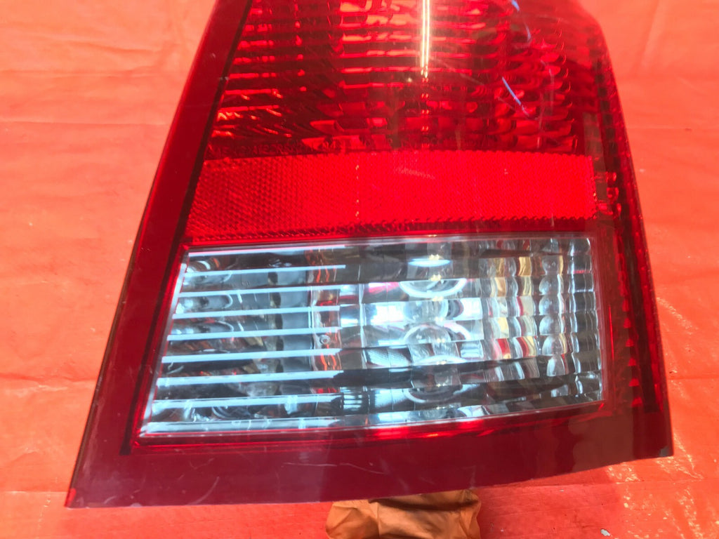 OEM 2005 2006 2007 CHRYSLER 300   TOURING MODEL   PASSENGER RIGHT TAIL LIGHT 1