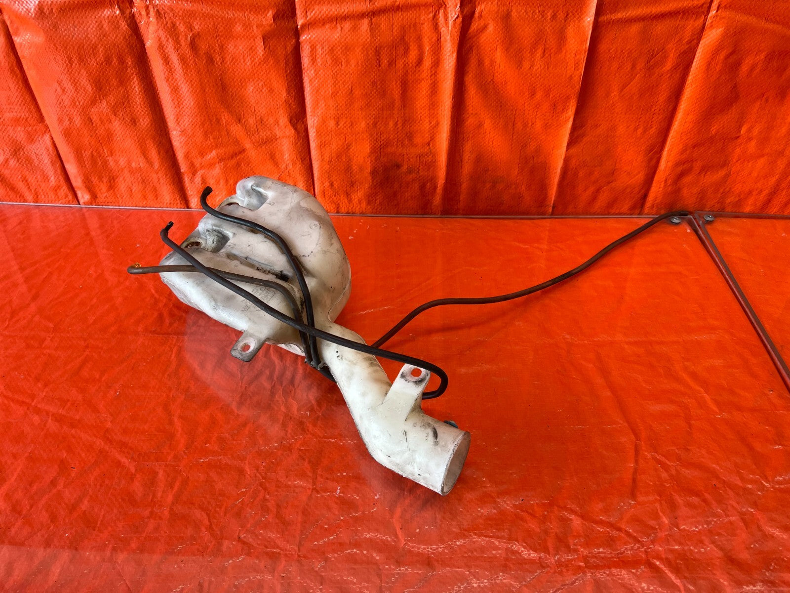 94 96 ACURA INTEGRA 2D   WINDSHIELD WIPER RESERVOIR WIPER TANK MOTOR  OEM #1447