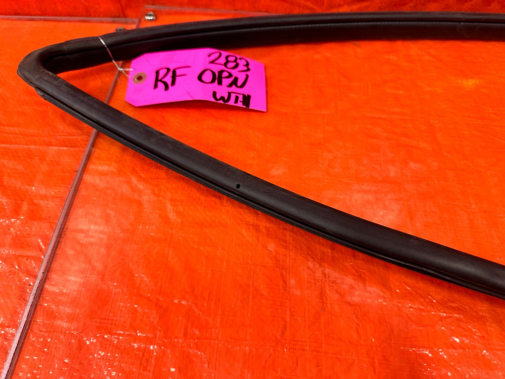 13 SUBARU IMPREZA WRX WAGON CHASSIS TO DOOR OPEN TRIM RUBBER STRIP RIGHT FRONT5