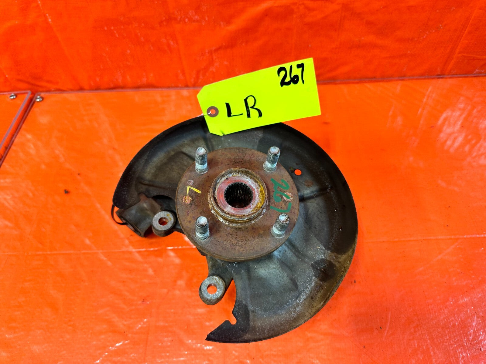 90 93 MAZDA MX 5 MIATA   DRIVER LEFT REAR   SPINDLE KNUCKLE HUB   OEM #2675
